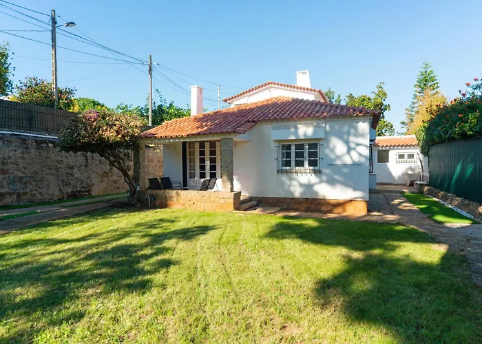 4-bedroom House In Cascais, Near Guincho Feriehus